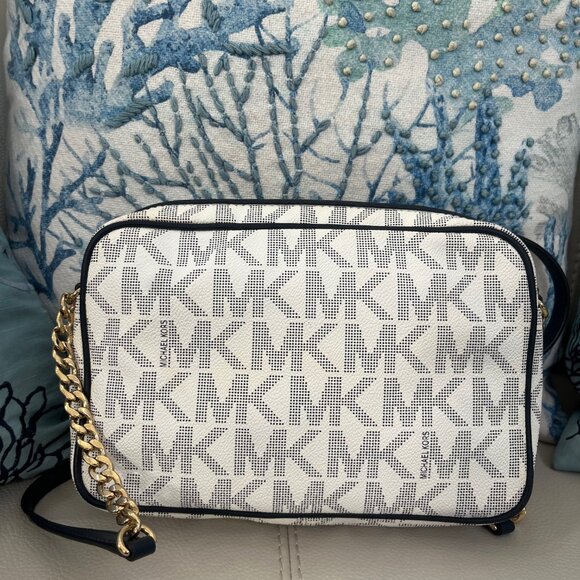 Michael Kors Handbag - Picture 5 of 10